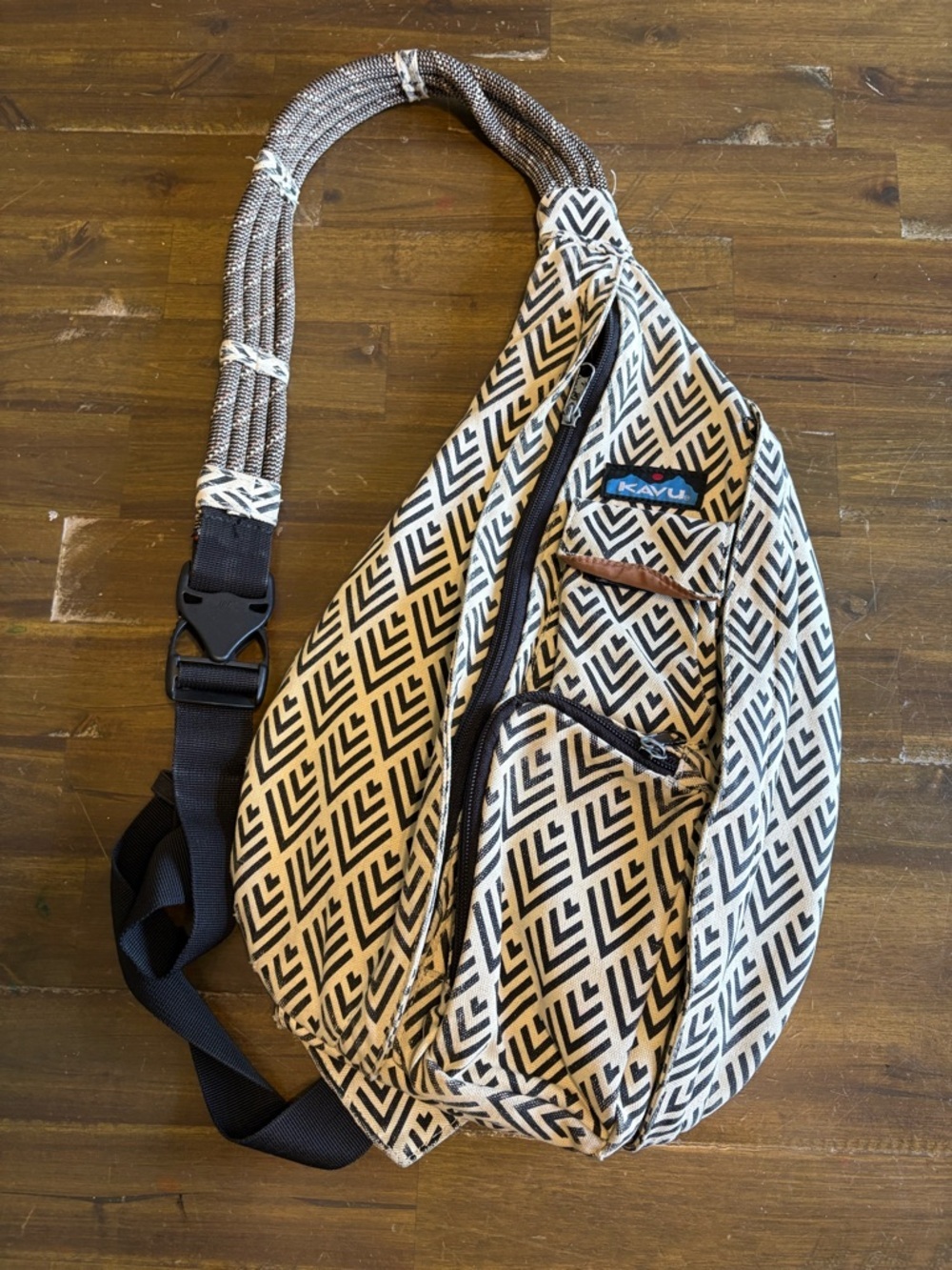 Kavu Canvas Sling Crossbody Active Bag Printed Outdoor Hike Rope Print Aztec
